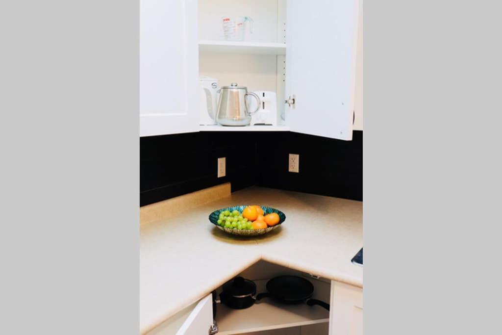 Sun Dog Manor Apartment Maple Creek Bagian luar foto