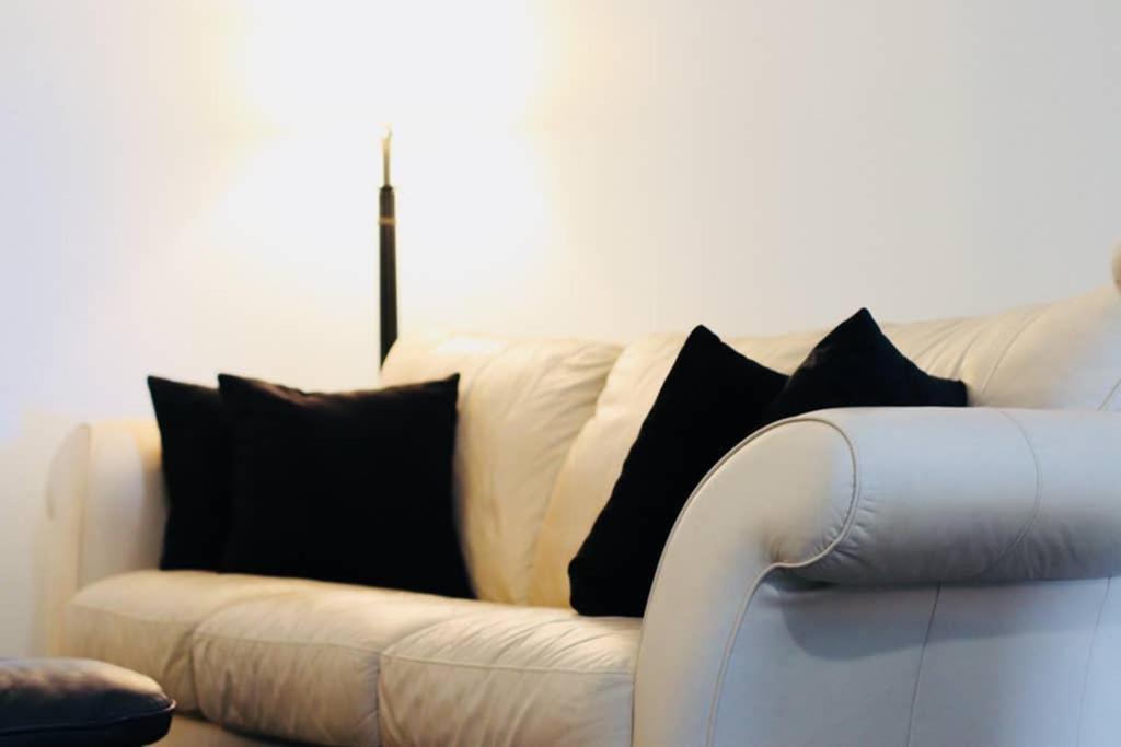 Sun Dog Manor Apartment Maple Creek Bagian luar foto