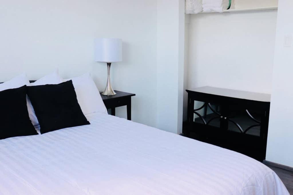 Sun Dog Manor Apartment Maple Creek Bagian luar foto