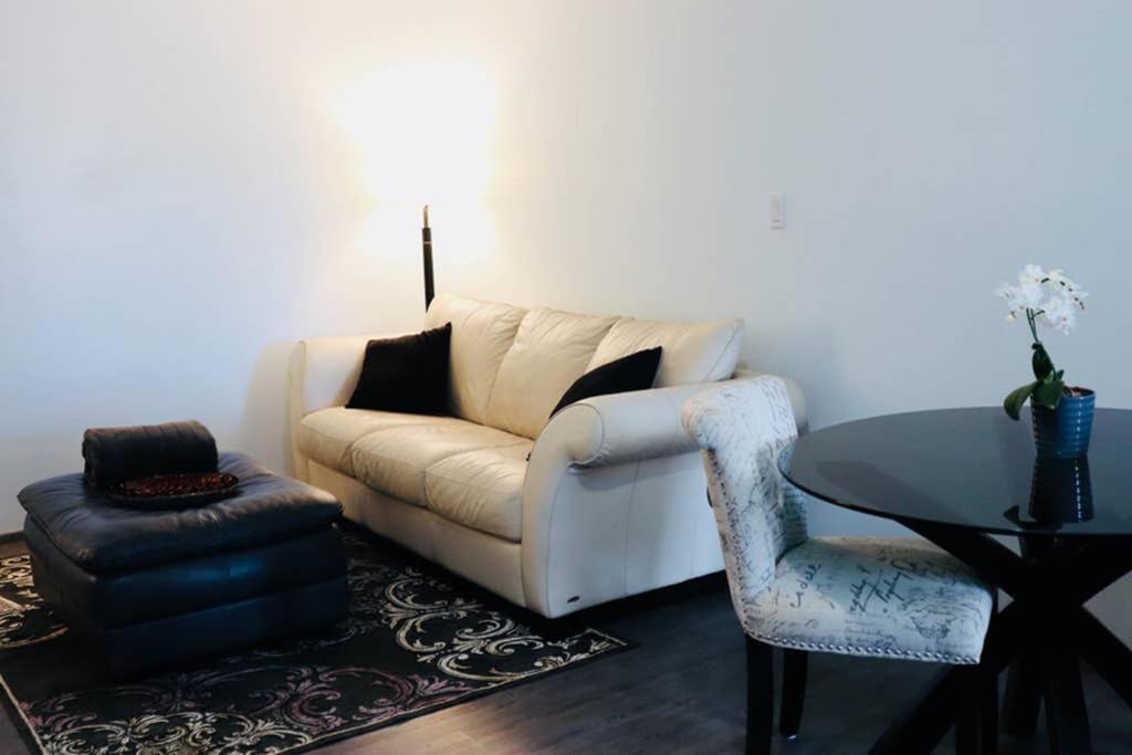 Sun Dog Manor Apartment Maple Creek Bagian luar foto