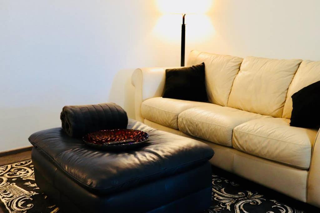Sun Dog Manor Apartment Maple Creek Bagian luar foto