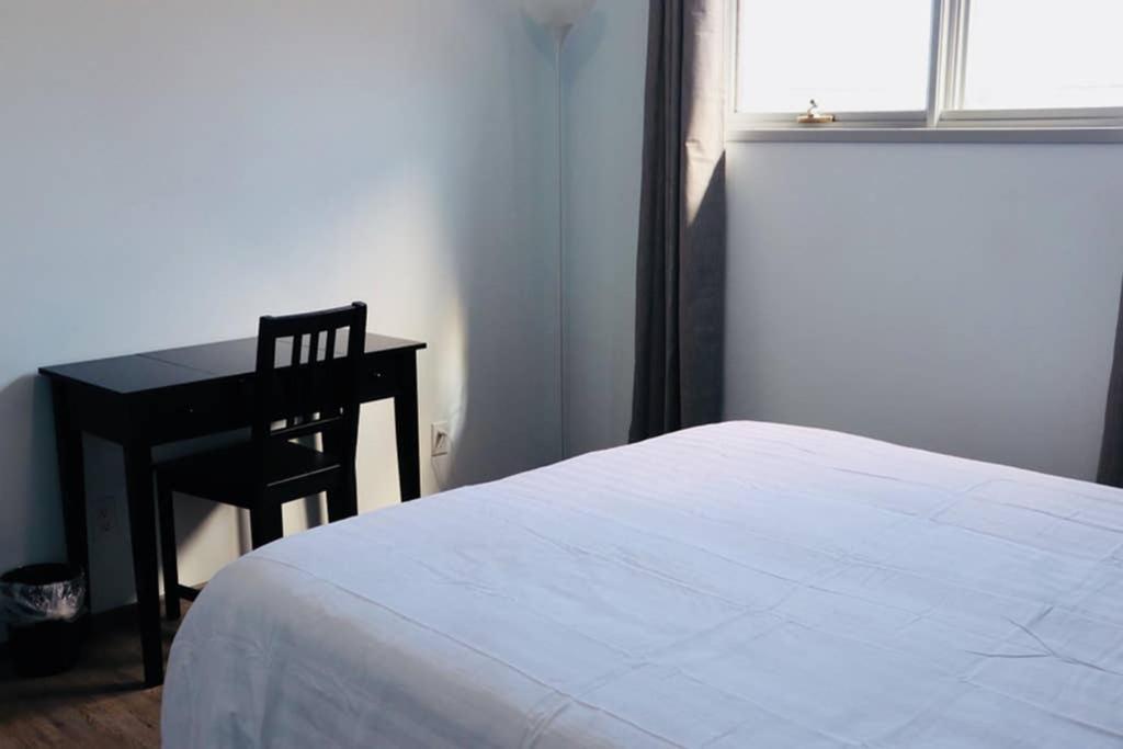 Sun Dog Manor Apartment Maple Creek Bagian luar foto